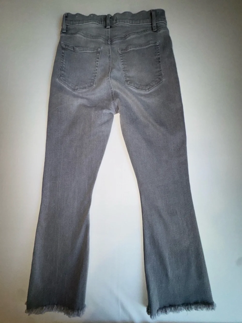 LOFT High Waist Flare Crop Gray Women's Denim‎ Jeans Flared Style Size 4 Frayed
